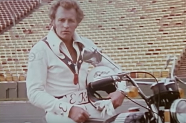 Peter Fonda ensinando você a dirigir motos com segurança
