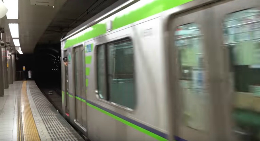 Trem de Tóquio sai 20 segundos antes do horário e ferroviária se desculpa pelo inconveniente