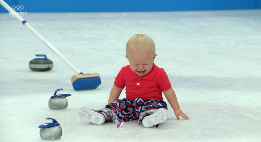 Bebês disputando os Jogos Olímpicos de Inverno