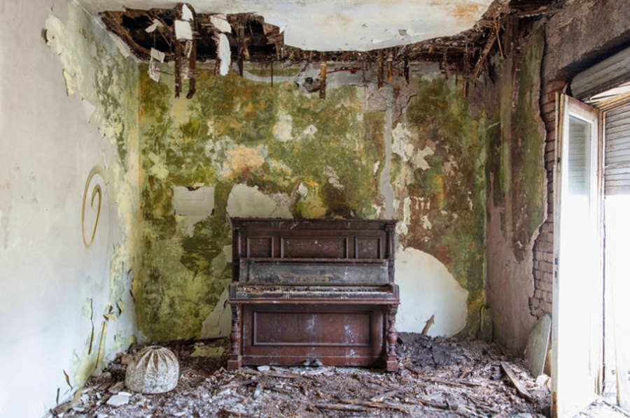 Um cara já fotografou 124 pianos abandonados em construções