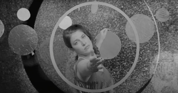 Christine Valença: clipe com inspiração no cinema dos anos 1930, "Ópticas"