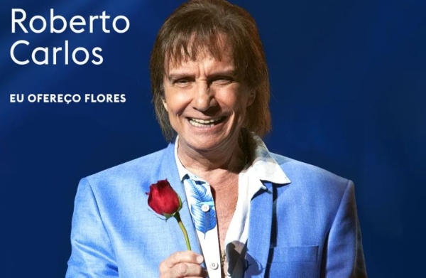 Roberto Carlos: agradecimento aos fãs e lembranças em "Eu ofereço flores"