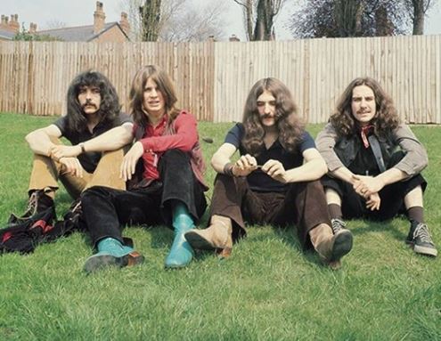 Fãs contestam "primeira foto do Black Sabbath", que o grupo publicou
