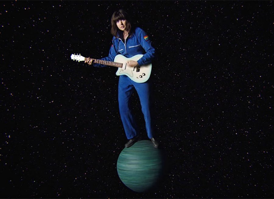 E já tem clipe novo de Courtney Barnett