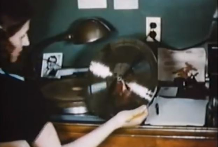 Um filme promocional da Capitol de 1951 ensinando como se faz um disco