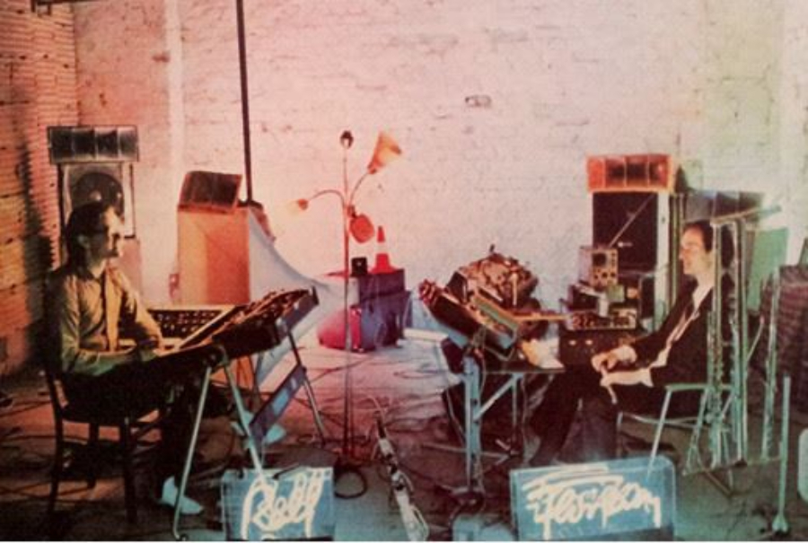 INVISÍVEL #75 com Kraftwerk na fase inicial, Debbie Harry, They Might Be Giants...