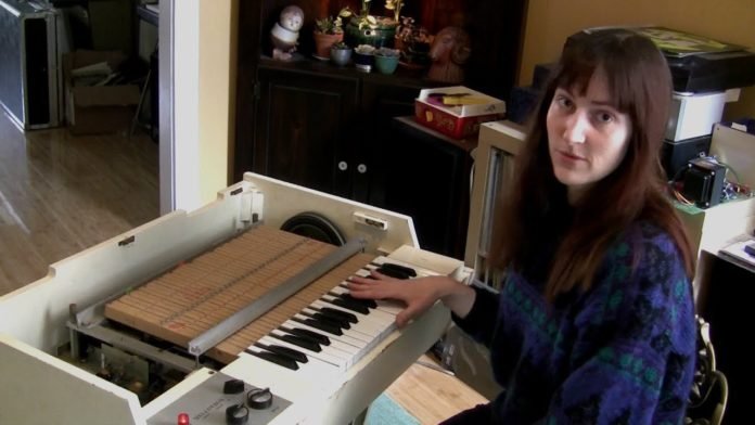 como-funciona-um-mellotron-e-uau-como-ele-por-dentro-pop-fantasma