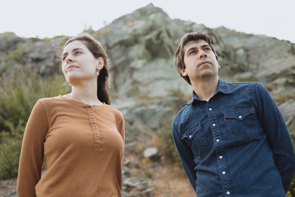 Ana & Eric: dupla brasileira radicada no Canadá une folk, bossa, português e inglês