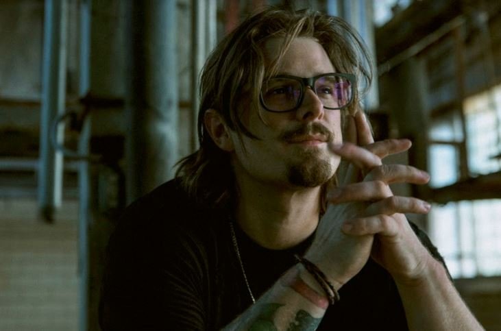 Hardy aproxima-se mais do rock em novo single, "Sold out"