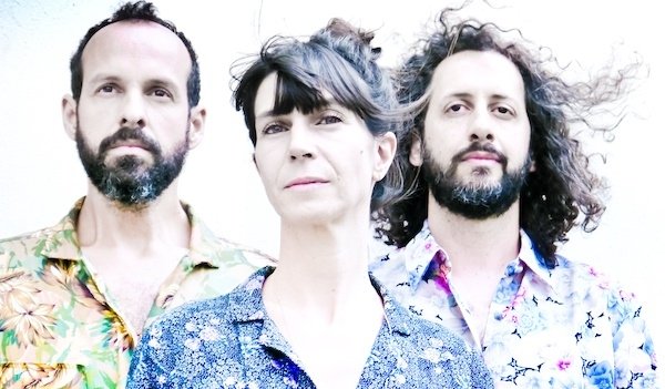 Au Revoir Saudade: indie psicodélico feito por dois brasileiros e uma francesa