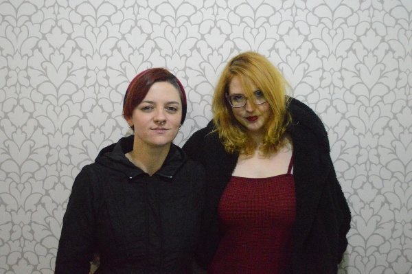 Dirty Grills: clipe instigante de duo feminino de garage-punk