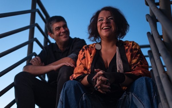 Erika Espíndola e Flávio Bernardo lançam single e clipe de "Palavras erradas"