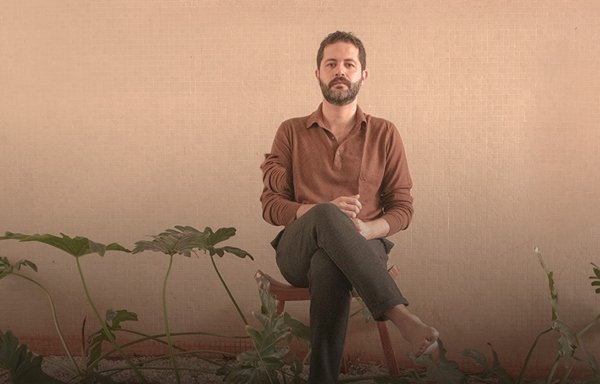 Pedro Santos retorna a primeiro disco solo com clipe de "Do lado de cá"