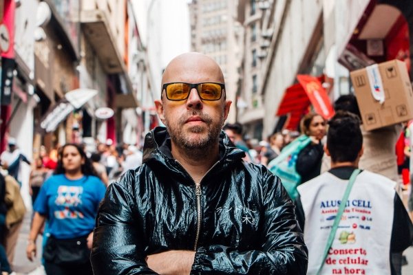 Johnny Monster: single "reflexivo e energético" anunciando novo álbum