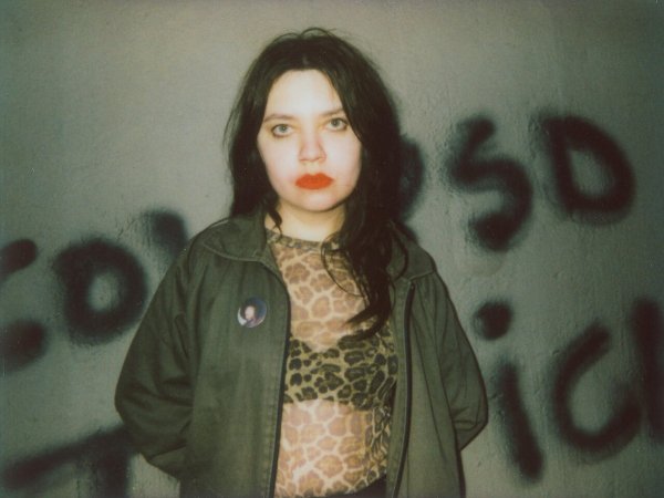 FERALKAT: synthpop de clima tenso em "Colapso tropicaos"