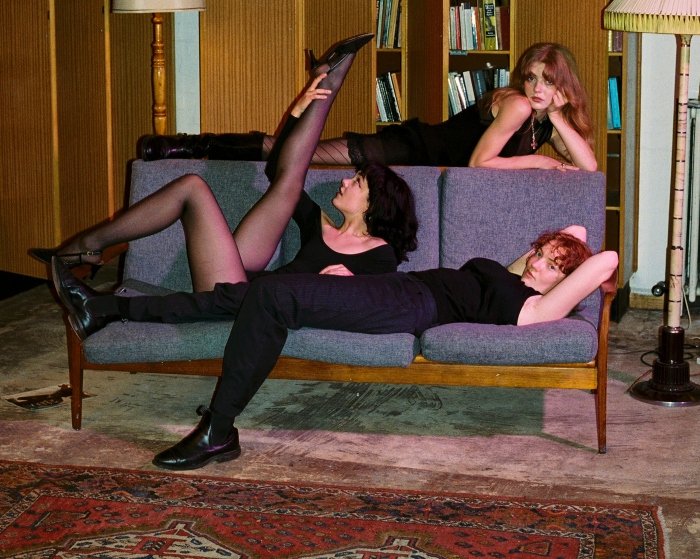 Radar: Folk Bitch Trio (foto), Stealing Sheep, Mae Martin, Dream Bodies, Lal Tuna, Desu Taem, Power Station