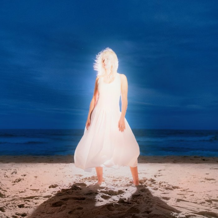 Com raízes que vão de Fleetwood Mac a Avril Lavigne, Girlpuppy mistura indie rock e dreampop em Sweetness, disco doce e sombrio sobre amores e ciladas.