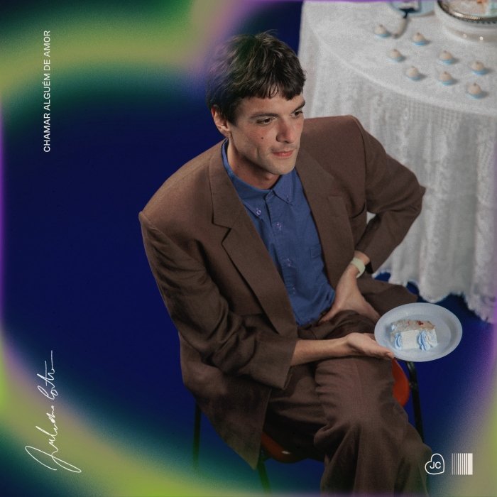 Juliano Costa mistura Stereolab, Roberto Carlos e britpop em Chamar alguém de amor, disco lo-fi e romântico com ecos de brega e psicodelia.