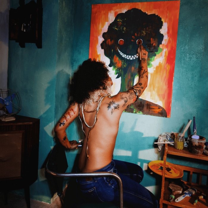 Nxdia mistura pop, rock e eletrônico em I promise no one’s watching, uma mixtape ousada que testa estilos sem medo de errar.