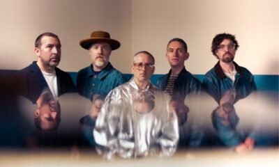 Hot Chip (foto) anuncia coletânea e lança single e clipe. Fã produz vídeo do primeiro show do Oasis em Cardiff só com imagens feitas por fãs. The Rapture anuncia turnê pelos Estados Unidos e Canadá.