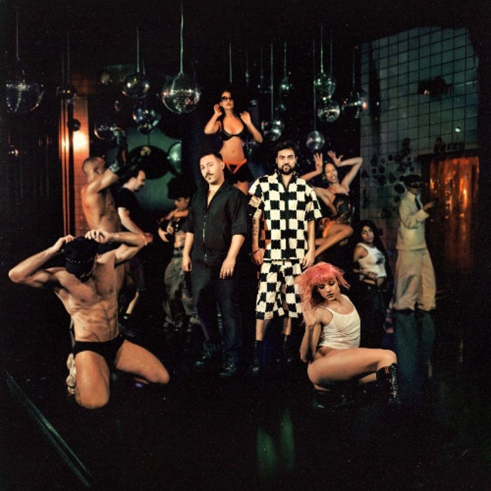 Cyberkills lança Dedo no cue, mixtape queer pesada e hi-NRG que mistura funk, house e vibes latinas com humor e pista.