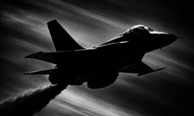 Desu Taem volta com Molasses fighter jet, mergulhando no metal caótico, cheio de clichês, zoeira e boas ideias entre punk e metal.