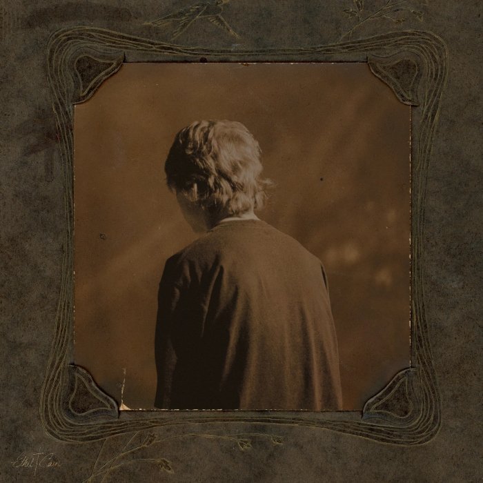 Novo disco de Ethel Cain, sombrio e denso, une country, post-rock e climas sombrios para revelar as origens e histórias de sua estreia.
