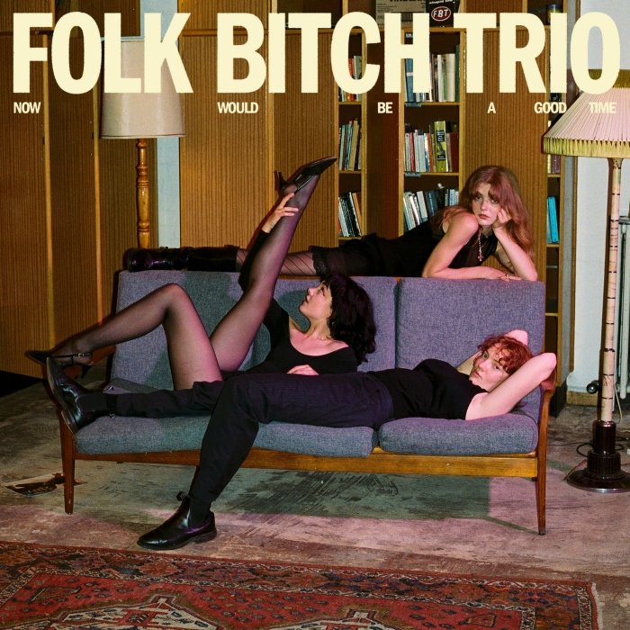 Folk Bitch Trio estreia com um disco belo e melancólico que fala de dores e esperanças com vocais marcantes e letras nada óbvias.