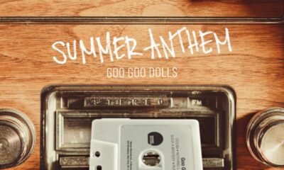 EP Summer anthem mostra Goo Goo Dolls entre boas faixas power pop e tropeços bregas, mas sem apagar a nostalgia dos álbuns antigos.