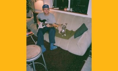 Mac DeMarco lança Guitar, disco introspectivo e texturizado, entre baladas estranhas, folk sombrio e rock despressurizado.
