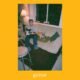 Mac DeMarco lança Guitar, disco introspectivo e texturizado, entre baladas estranhas, folk sombrio e rock despressurizado.