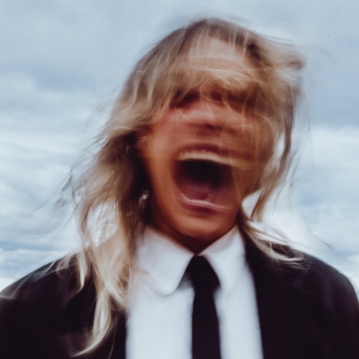 Rageflower estreia com Infinite highs, end of times, disco que mistura folk, pós-punk e grunge, com intensidade vocal e letras confessionais.