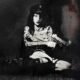Yeule expande seu som em Evangelic girl is a gun: trip hop, grunge e darkwave viram pop distorcido, inventivo e provocador.