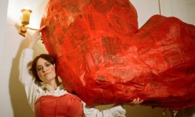 Harriet Zoe Pittard, uma artista londrina, criou o projeto Zoee com a ideia de fazer art pop - na real, um som atmosférico, tão eletrônico e bem fincado no chão quanto viajante.