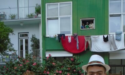 Speedo, estreia dos irmãos Dana e Alden McWayne, mistura jazz, psicodelia, política e grooves diversos em 18 faixas luminosas e surpreendentes.