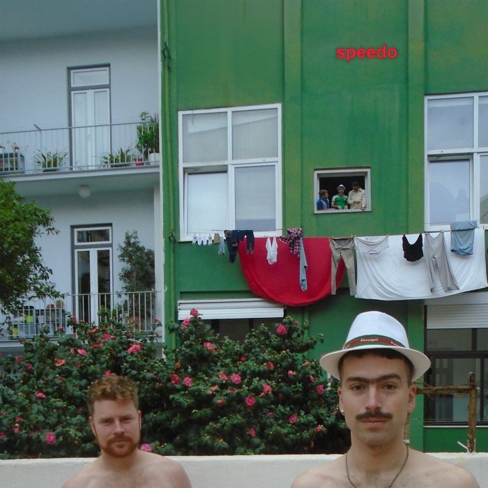 Speedo, estreia dos irmãos Dana e Alden McWayne, mistura jazz, psicodelia, política e grooves diversos em 18 faixas luminosas e surpreendentes.