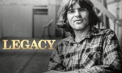 John Fogerty, aos 80 anos, recupera direitos das músicas de sua ex-banda Creedence Clearwater Revival e relança vinte clássicos em versões idênticas às originais.