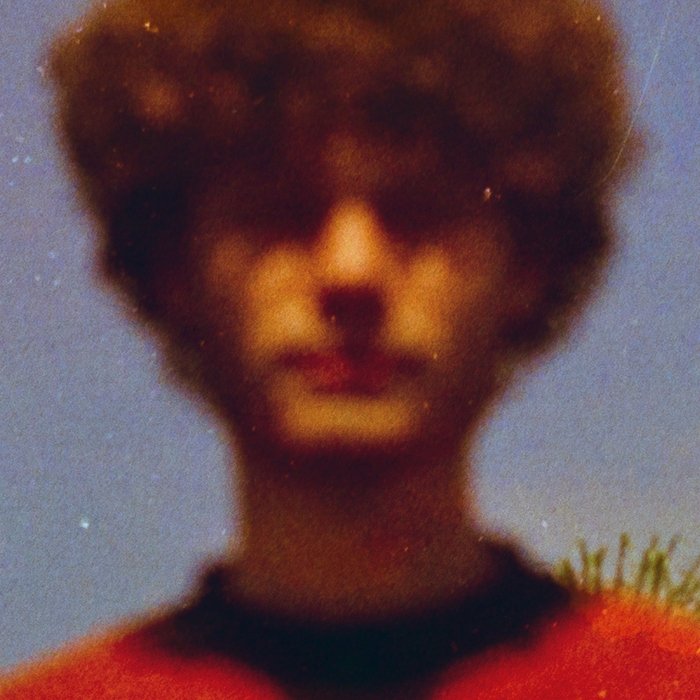 Valentim Frateschi estreia solo com Estreito, uma espécie de dream-MPB que mistura psicodelia, lo-fi, samba-rock, soul e ecos de Jorge Ben.