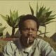 Em Live laugh love, Earl Sweatshirt faz um rap psicodélico e fragmentado, cheio de colagens sonoras, humor estranho e momentos de introspecção.