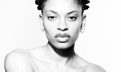 Em Tether, Annahstasia transforma sua voz em instrumento de um folk celestial e soul introspectivo, cheio de silêncios, sensibilidade e beleza rara.