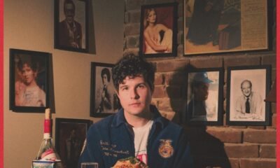 Brian Dunne mistura power pop, folk e rock em Clams casino, com ironia e drama, criando músicas doces e ácidas sobre a vida comum e pessoas complicadas.