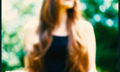 O duo Friendship Commanders mistura Alice In Chains, Smashing Pumpkins e climas ligados até a country e soft rock em Bear, disco intenso com cara noventista.