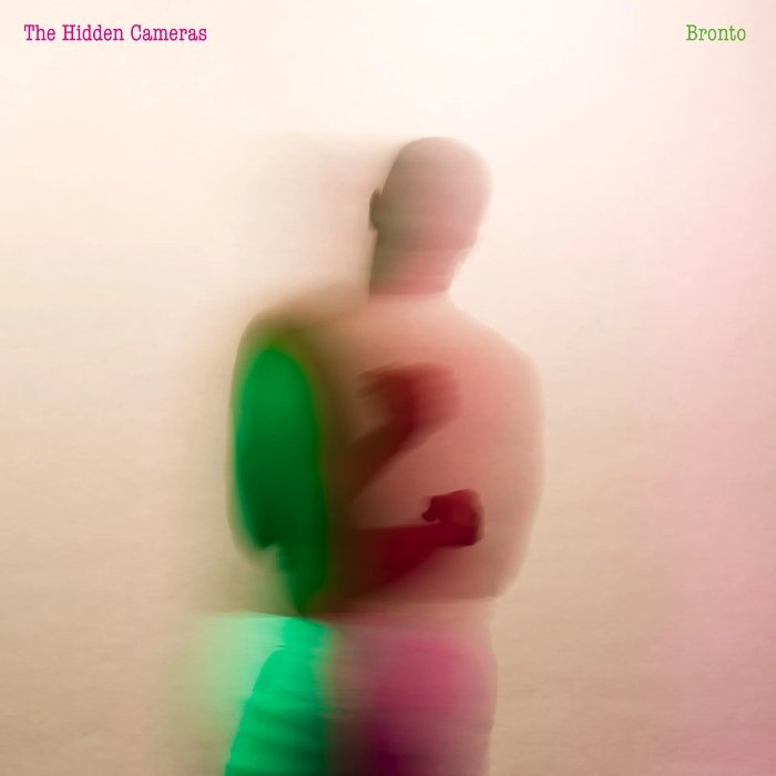 Em Bronto, o Hidden Cameras leva seu “folk gay de igreja” à pista, com eletrônica minimalista, hi-NRG e ecos de Kraftwerk e Queen.