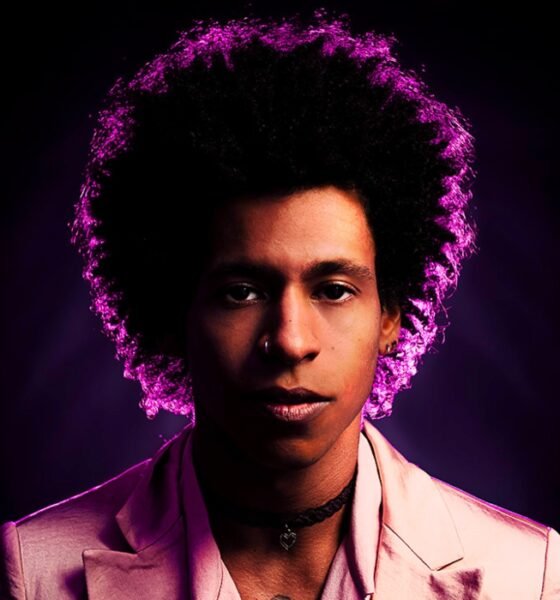 Estreia solo de Lucas Grill mistura blues, folk, pós-punk e MPB em um disco de sofrência existencial e melancolia pensante, que ele classifica como "deprê chic".