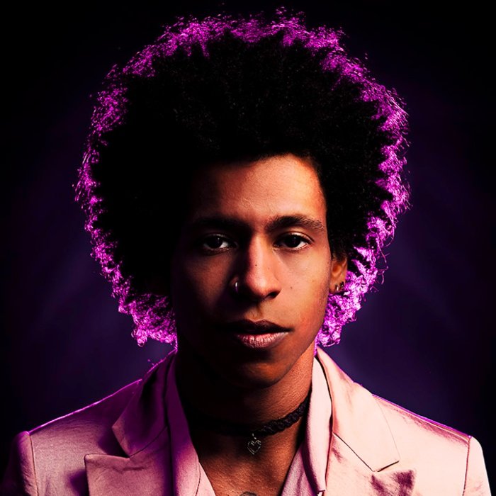 Estreia solo de Lucas Grill mistura blues, folk, pós-punk e MPB em um disco de sofrência existencial e melancolia pensante, que ele classifica como "deprê chic".