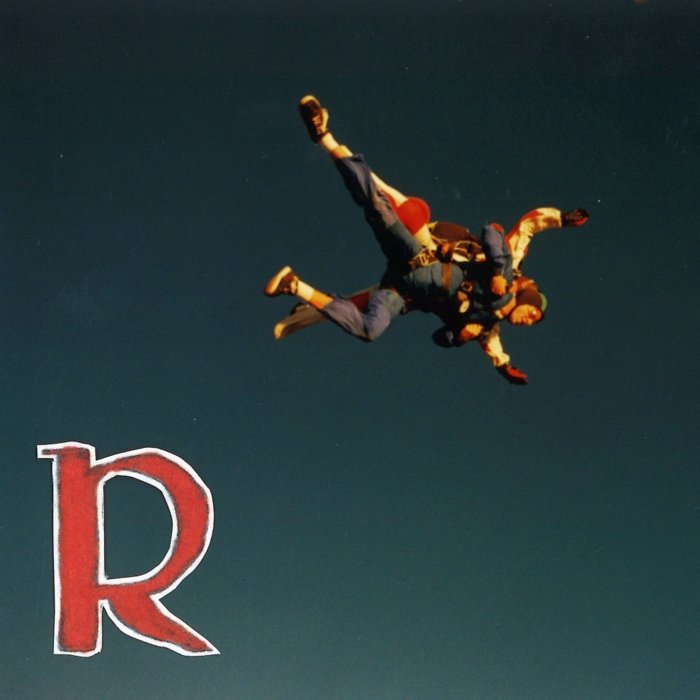 Rocket, quarteto de Los Angeles estreia com R is for rocket, disco que mistura pós-grunge, dream pop e nostalgia noventista com boas guitarras e letras afiadas.