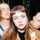 O Ain’t acaba de unir noise rock e climas herdados tanto do rock novaiorquino quanto do Midwest emo em seu novo single, Long short round. São seis minutos de vocais entre o blasé e o dramático, guitarras ruidosas, desacelerações rítmicas