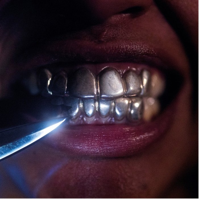 O Upchuck volta com I’m nice now, disco tenso e raivoso produzido por Ty Segall, unindo punk, rap e caos existencial liderado por KT.