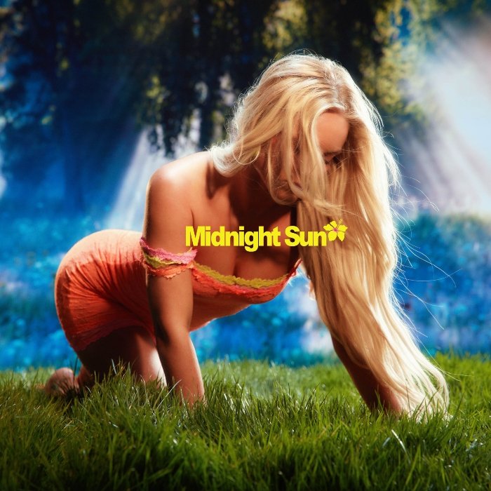 Zara Larsson lança Midnight sun, disco pop dançante e divertido, com batidões de funk, hyperpop e ecos dos anos 1990.