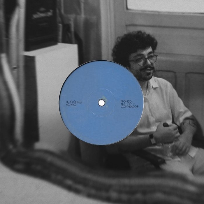 Disco ao vivo de Afonso Antunes relê seu álbum solo Filho único em clima folk/blues, com banda e convidados, reinventando faixas e revisitando sua banda Alpargatos.